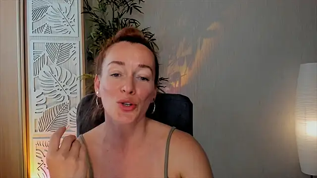 Snapshot of RebeccaMartinez chatting on 7, 6, 2026 RebeccaMartinez online show from 7, 6, 2026
