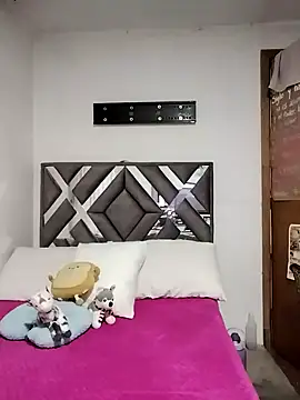 katha steele  online show from 11, 12, 2024