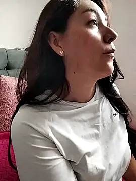 katha steele  online show from 5, 10, 2025