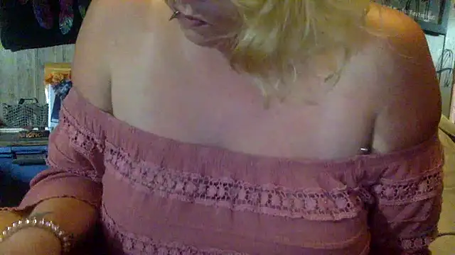 Snapshot of TrashleyRosebud chatting on 28, 6, 2026 TrashleyRosebud online show from 28, 6, 2026