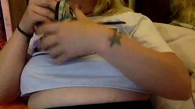 Snapshot of TrashleyRosebud chatting on 1, 7, 2026 TrashleyRosebud online show from 1, 7, 2026