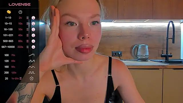 Snapshot of Olivia_Bells chatting on 21, 5, 2026 Olivia Bells online show from 21, 5, 2026