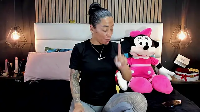 NiicolleMiller online show from 19, 2, 2025