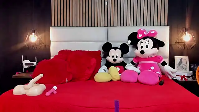 NiicolleMiller online show from 28, 9, 2025