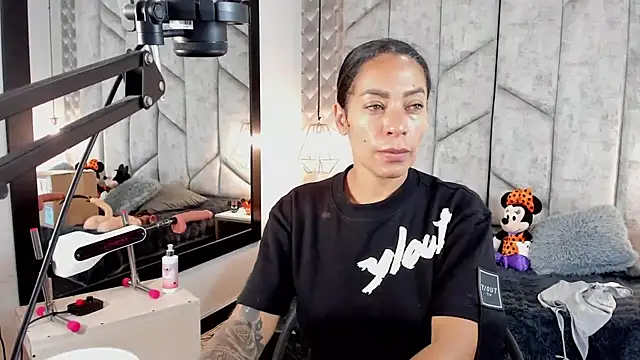 NiicolleMiller online show from 17, 10, 2025