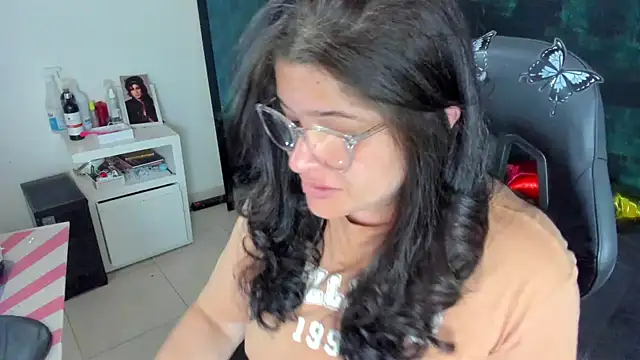 BellaFlaming online show from 6, 1, 2025