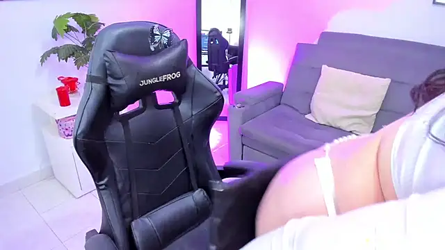 BellaFlaming online show from 8, 2, 2025