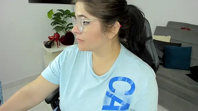 BellaFlaming online show from 15, 2, 2025