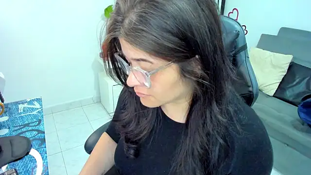 BellaFlaming online show from 28, 2, 2025