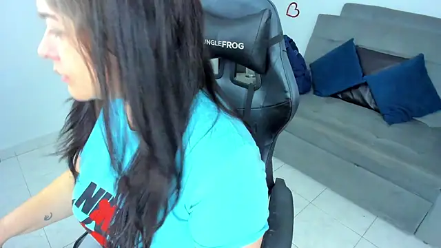 BellaFlaming online show from 7, 3, 2025