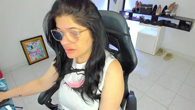 BellaFlaming online show from 21, 4, 2026