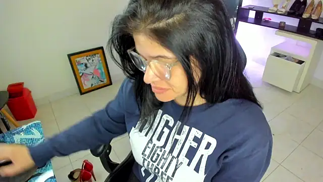 BellaFlaming online show from 28, 4, 2026