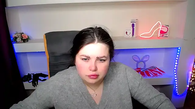 Emily Mo online show from 16, 1, 2025