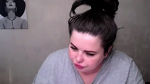 Emily Mo online show from 16, 9, 2025