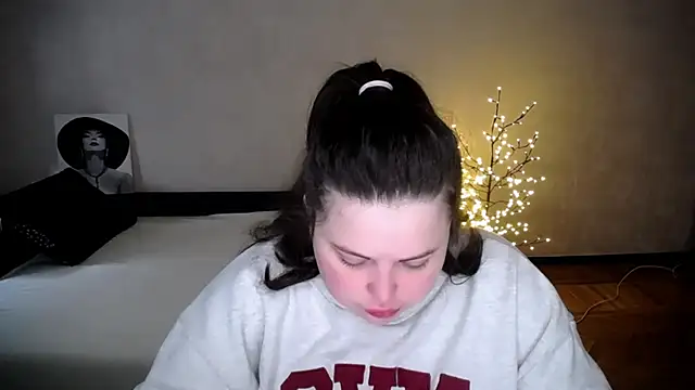 Emily Mo online show from 18, 4, 2026