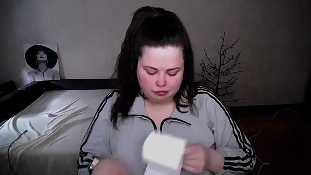 Emily Mo online show from 23, 4, 2026