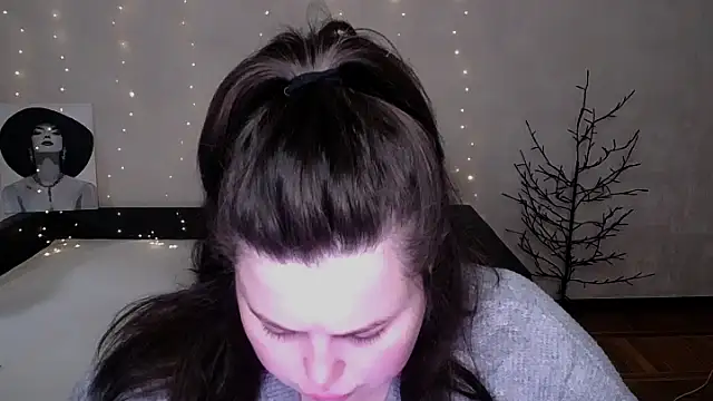 Emily Mo online show from 24, 4, 2026