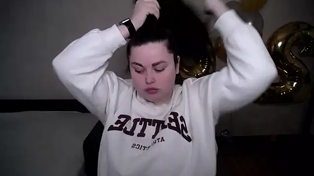 Emily Mo online show from 28, 4, 2026