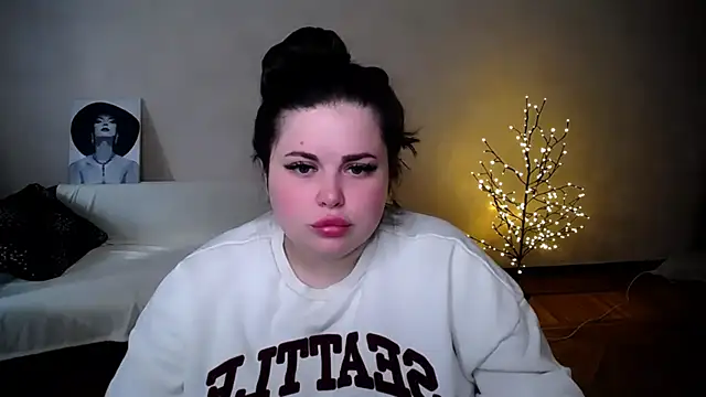 Snapshot of Emily_Mo chatting on 15, 6, 2026 Emily Mo online show from 15, 6, 2026