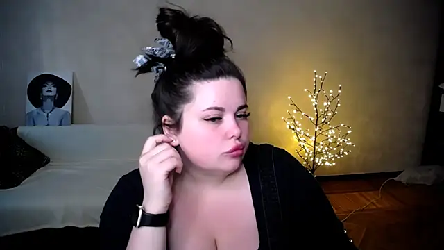 Snapshot of Emily_Mo chatting on 16, 6, 2026 Emily Mo online show from 16, 6, 2026