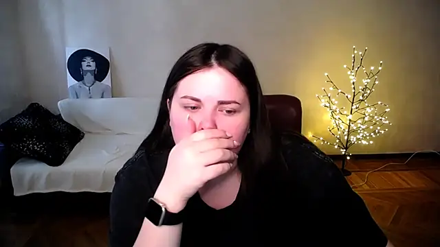 Snapshot of Emily_Mo chatting on 20, 6, 2026 Emily Mo online show from 20, 6, 2026