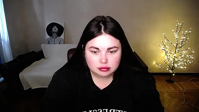 Snapshot of Emily_Mo chatting on 25, 6, 2026 Emily Mo online show from 25, 6, 2026