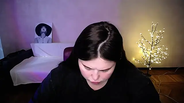 Snapshot of Emily_Mo chatting on 26, 6, 2026 Emily Mo online show from 26, 6, 2026