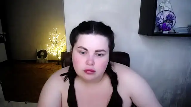 Snapshot of Emily_Mo chatting on 28, 6, 2026 Emily Mo online show from 28, 6, 2026