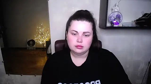 Snapshot of Emily_Mo chatting on 2, 7, 2026 Emily Mo online show from 2, 7, 2026