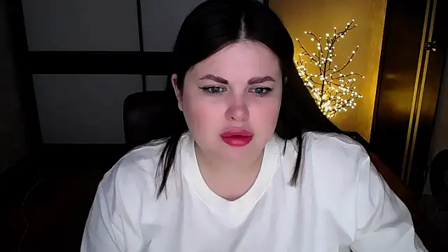 Snapshot of Emily_Mo chatting on 8, 7, 2026 Emily Mo online show from 8, 7, 2026