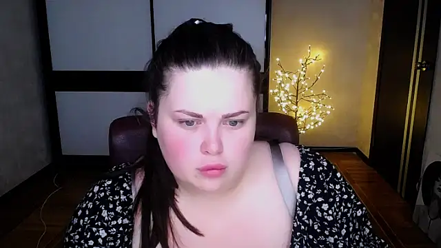 Snapshot of Emily_Mo chatting on 19, 7, 2026 Emily Mo online show from 19, 7, 2026