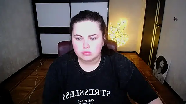 Snapshot of Emily_Mo chatting on 22, 7, 2026 Emily Mo online show from 22, 7, 2026