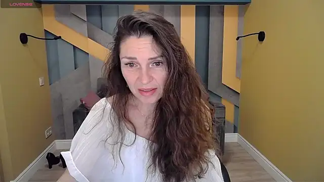 EllaLong online show from 12, 1, 2025