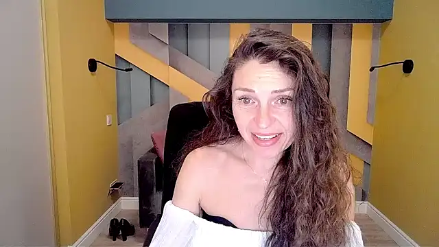 EllaLong online show from 15, 2, 2025