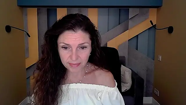 EllaLong online show from 9, 9, 2025