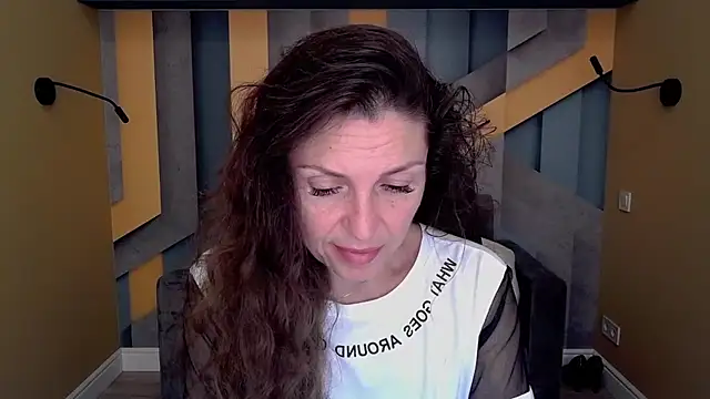 EllaLong online show from 10, 9, 2025