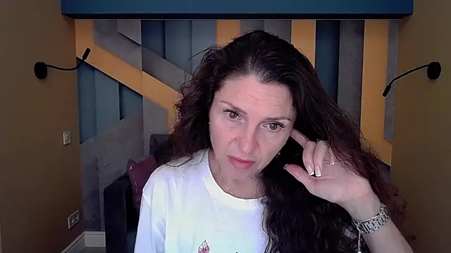 EllaLong online show from 4, 10, 2025