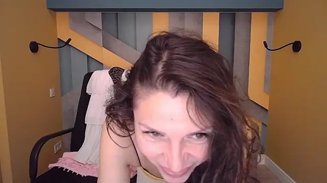 EllaLong online show from 26, 4, 2026