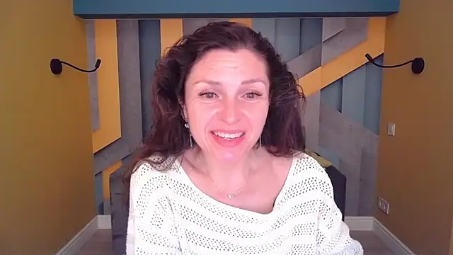Snapshot of EllaLong chatting on 6, 5, 2026 EllaLong online show from 6, 5, 2026