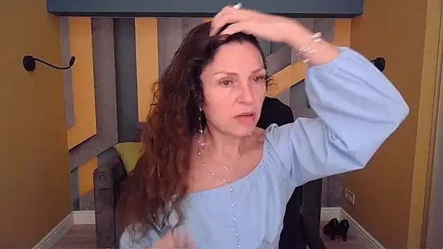 Snapshot of EllaLong chatting on 27, 5, 2026 EllaLong online show from 27, 5, 2026