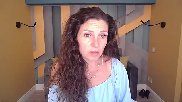 Snapshot of EllaLong chatting on 6, 6, 2026 EllaLong online show from 6, 6, 2026
