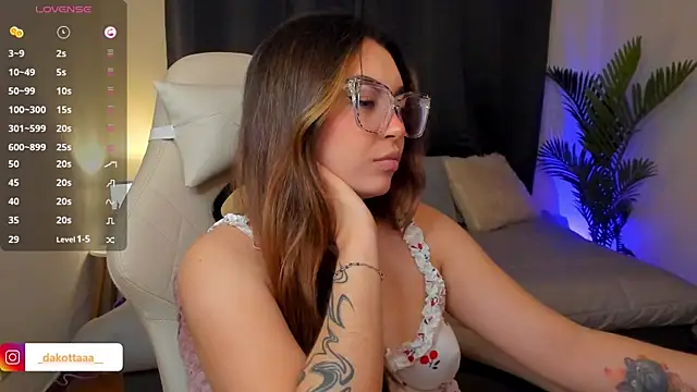 dakottaa  online show from 15, 11, 2025