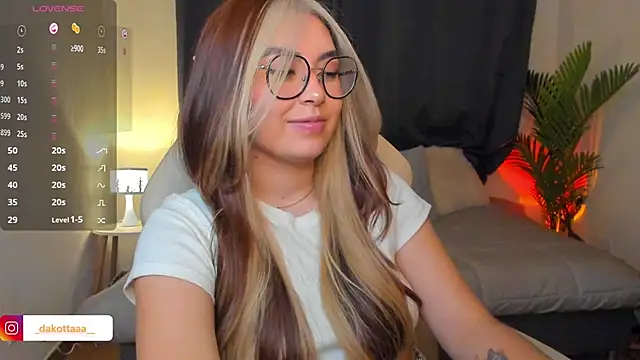 dakottaa  online show from 22, 4, 2026