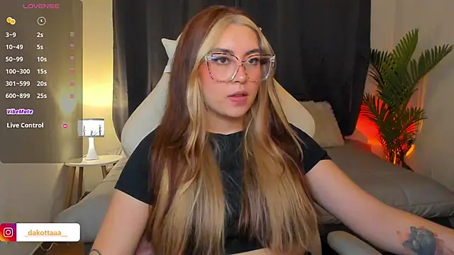 dakottaa  online show from 24, 4, 2026