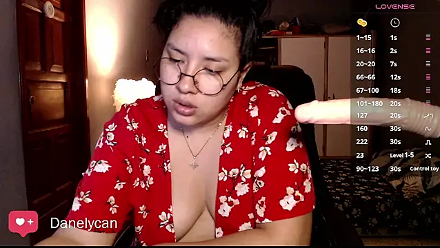 Snapshot of DanelyLopez chatting on 2, 5, 2026 DanelyLopez online show from 2, 5, 2026