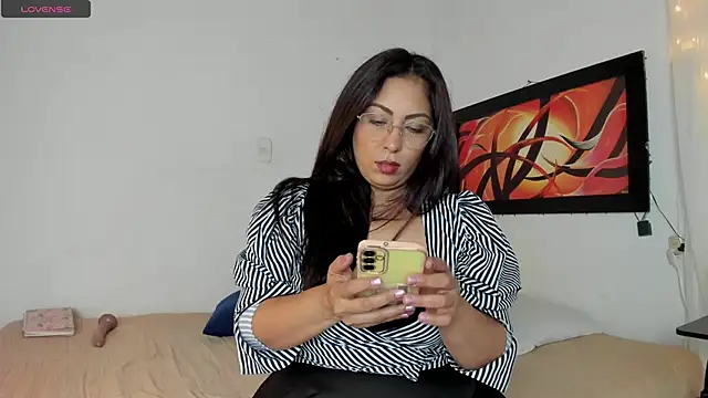 Lauralove 69 online show from 25, 4, 2026