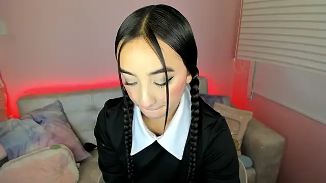 tinysara online show from 13, 4, 2026