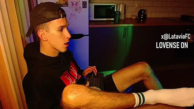 Midnighter  online show from 28, 9, 2025