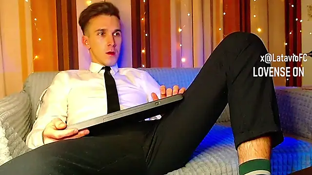 Midnighter  online show from 16, 12, 2025