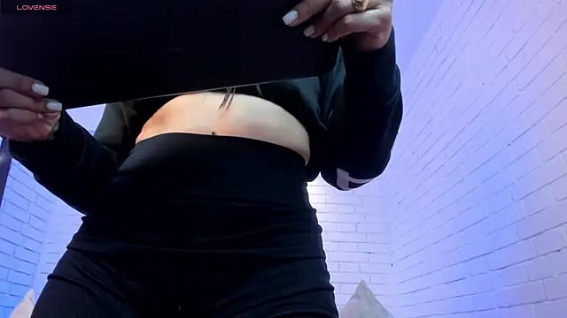 charlottewhitte online show from 4, 12, 2025